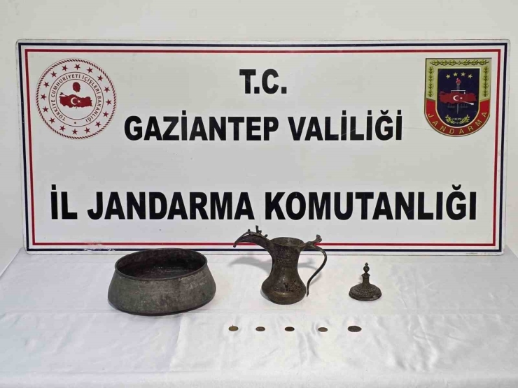 Gaziantep’te Kaçak Kazı Yapan Şahıslara Jandarmadan Suçüstü: 5 Gözaltı