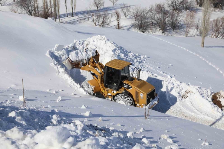 Battalgazi Belediyesi Kırsalda Kapalı Yolları Açtı