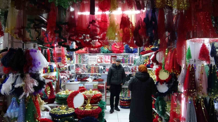 Çeyiz Düzen Kızların Yolu Bu Çarşıdan Geçiyor