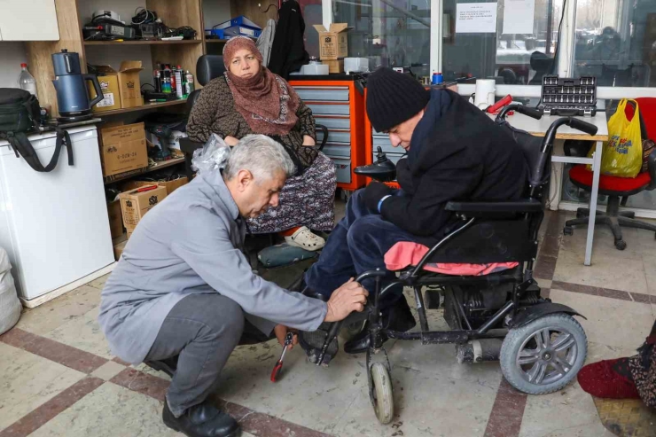Tekerlekli Sandalye Tamir Atölyesinde 600 Engelliye Ücretsiz Hizmet