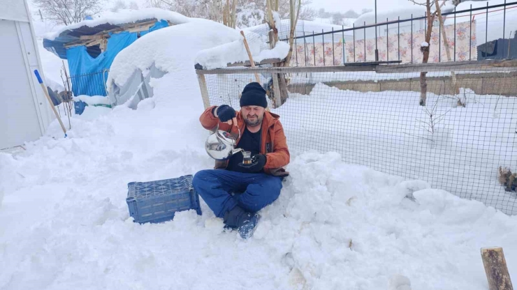 Malatya’da Kardan Soba Yapan Esnaf Çay Demledi