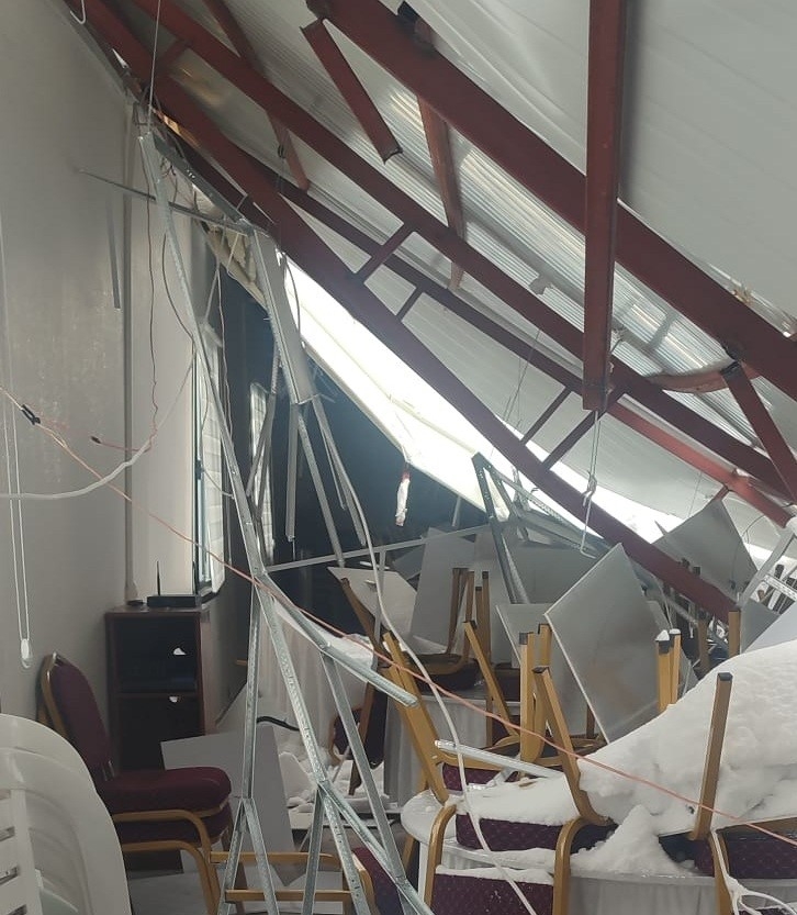 Malatya’da Mevlit Salonunun Çatısı Kardan Çöktü