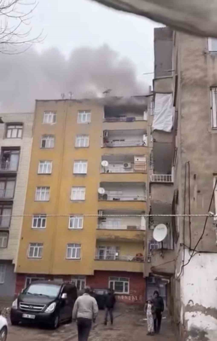 Diyarbakır’da 7 Katlı Apartmanda Korkutan Yangın