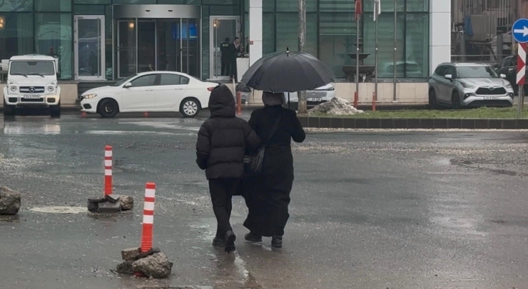 Diyarbakır’da Sağanak Yağış Hayatı Olumsuz Etkiledi