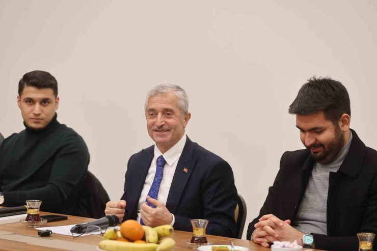 Tahmazoğlu, Yks’de İlk Bine Giren Gençlerle Buluştu