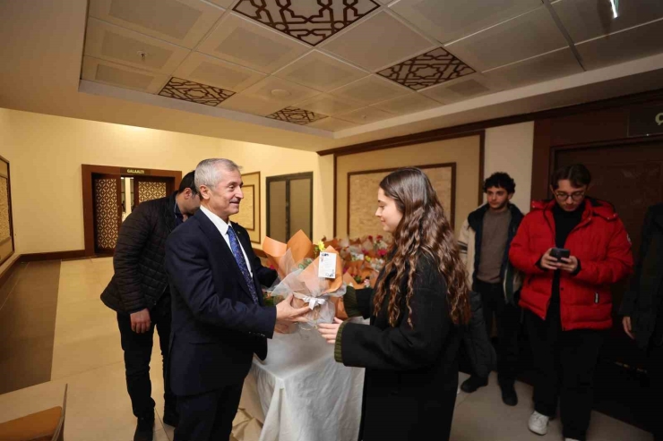 Tahmazoğlu, Yks’de İlk Bine Giren Gençlerle Buluştu