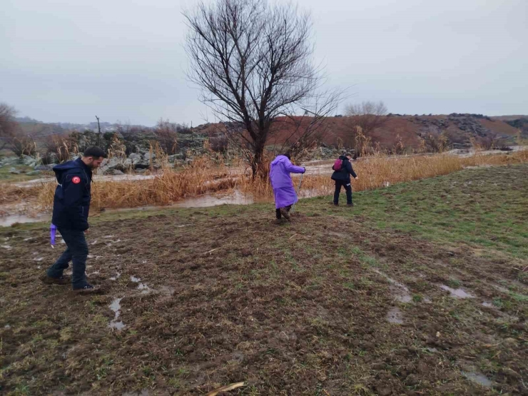 379 Kişi İz Takip Ve Kadavra Köpeğiyle Kayıp Kadını Arıyor