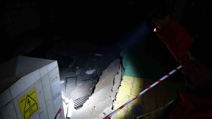 Malatya’da 6 Katlı Binanın İstinat Duvarı Çöktü