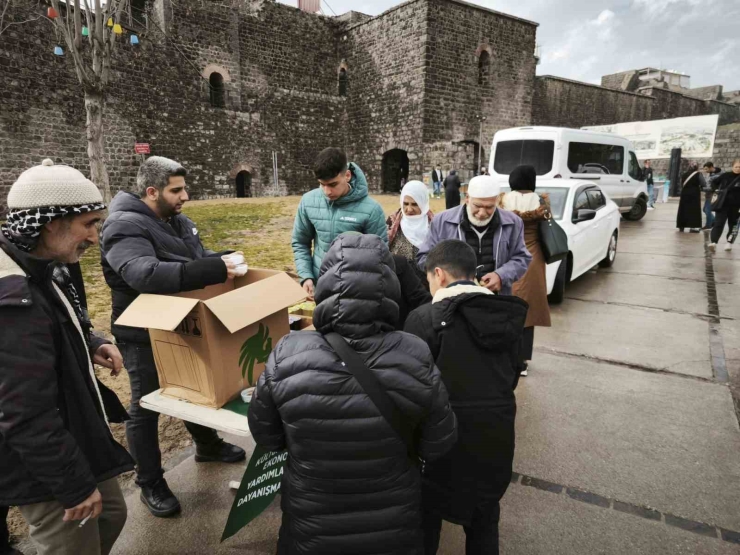 Sultan Şeyhmus Ez-zuli Derneği’nden Berat Kandili İkramı