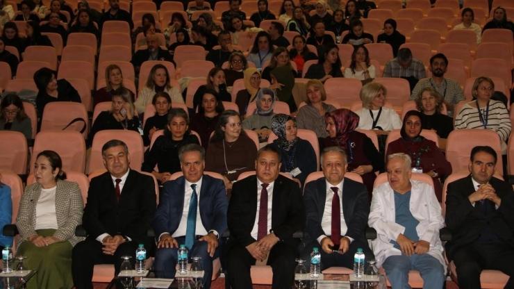 "yoğun Bakım Hemşireliğinde Güncel Yaklaşımlar" Sempozyumu Düzenlendi
