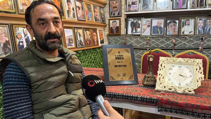 Deprem Şehitlerinin Fotoğrafları 3 Yıldır Çay Ocağının Duvarında Asılı