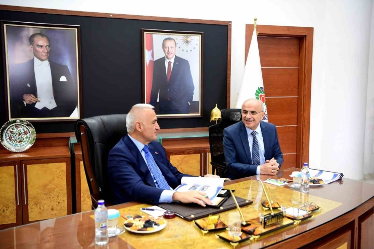 Bakan Ersoy’dan Başkan Er’e Ziyaret
