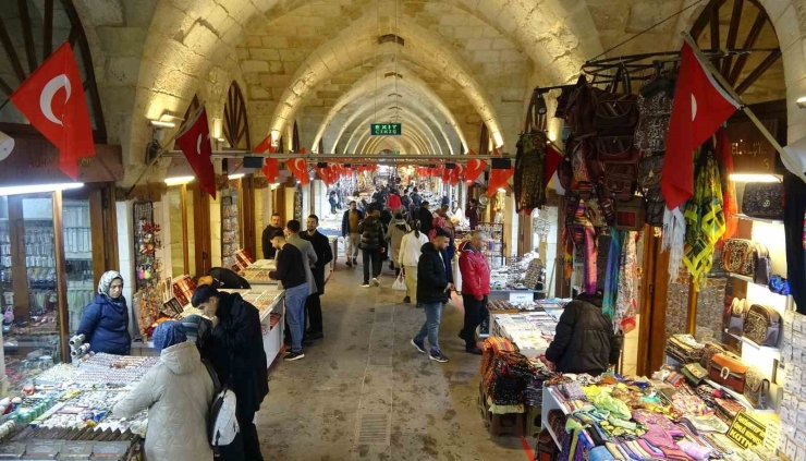 Depremde Hasar Gören Tarihi Zincirli Bedesten Yeniden Cıvıl Cıvıl