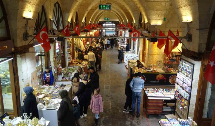 Depremde Hasar Gören Tarihi Zincirli Bedesten Yeniden Cıvıl Cıvıl