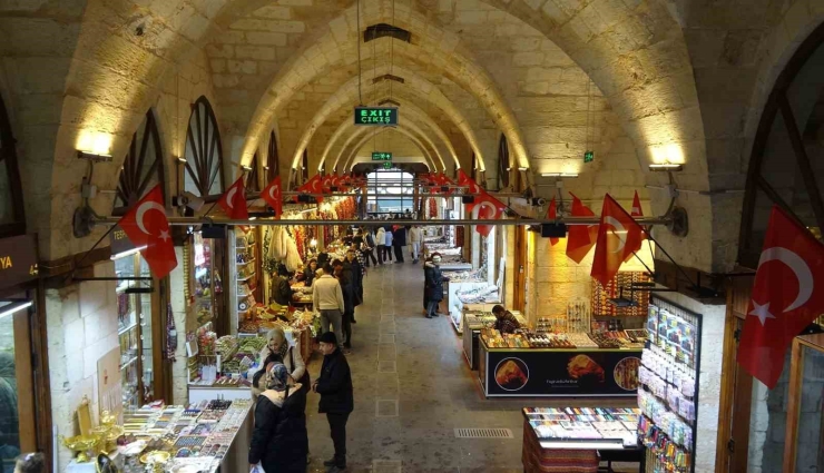 Depremde Hasar Gören Tarihi Zincirli Bedesten Yeniden Cıvıl Cıvıl