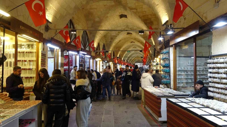 Depremde Hasar Gören Tarihi Zincirli Bedesten Yeniden Cıvıl Cıvıl