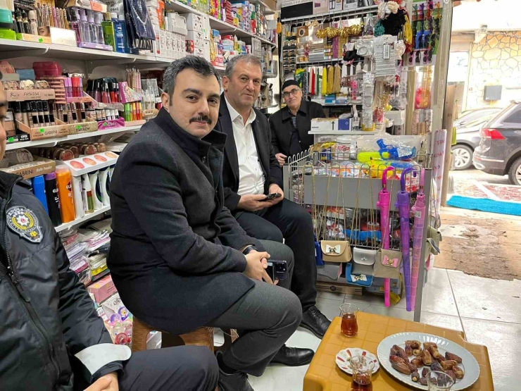 Dicle Kaymakamı Mustafa Atış, Esnaf Ve Vatandaşlarla Bir Araya Geldi