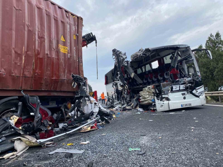 Osmaniye’deki Otobüs Kazasında Ağır Yaralanan Ayşegül Bayrak 60 Günlük Yaşam Savaşını Kaybetti