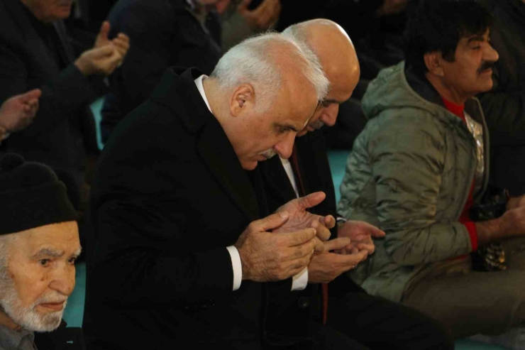 Diyarbakır’da Depremde Hayatını Kaybeden Vatandaşlar İçin Mevlit Okutuldu