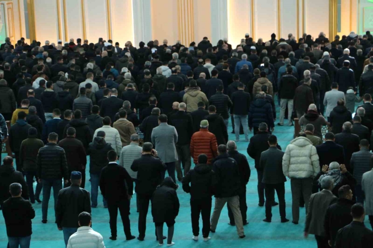 Diyarbakır’da Depremde Hayatını Kaybeden Vatandaşlar İçin Mevlit Okutuldu