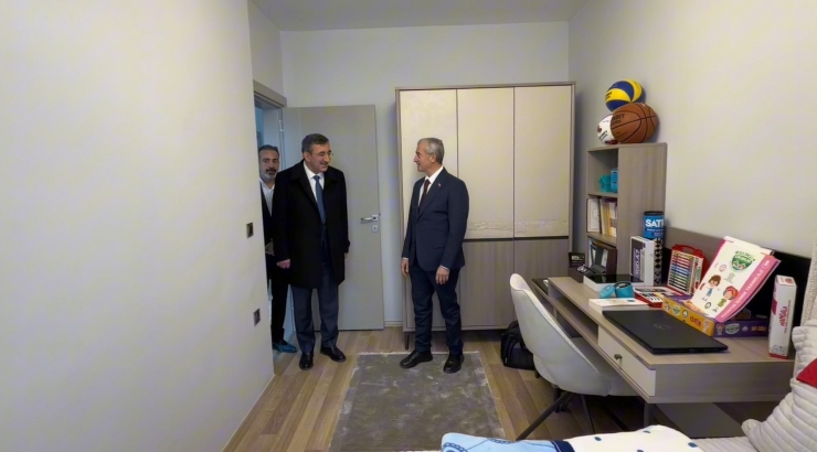 Cumhurbaşkanı Yardımcısı Yılmaz Şahinbey’de Sosyal Konutları İnceledi
