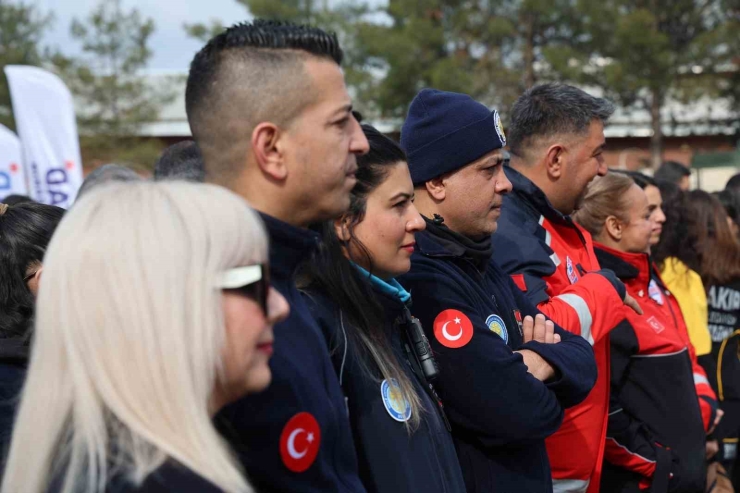 Diyarbakır’da Eğitimlerini Tamamlayan Arama-kurtarma Ekiplerine ‘peç’ Takıldı