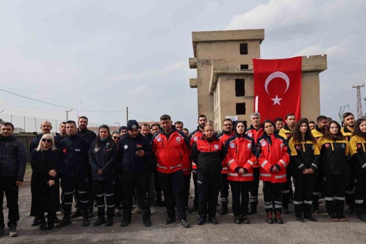 Diyarbakır’da Eğitimlerini Tamamlayan Arama-kurtarma Ekiplerine ‘peç’ Takıldı