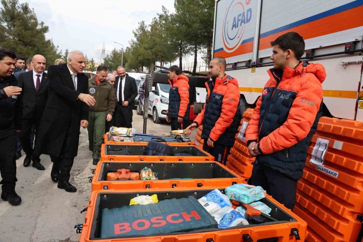 Diyarbakır’da Eğitimlerini Tamamlayan Arama-kurtarma Ekiplerine ‘peç’ Takıldı