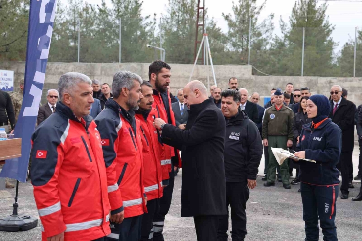 Diyarbakır’da Eğitimlerini Tamamlayan Arama-kurtarma Ekiplerine ‘peç’ Takıldı