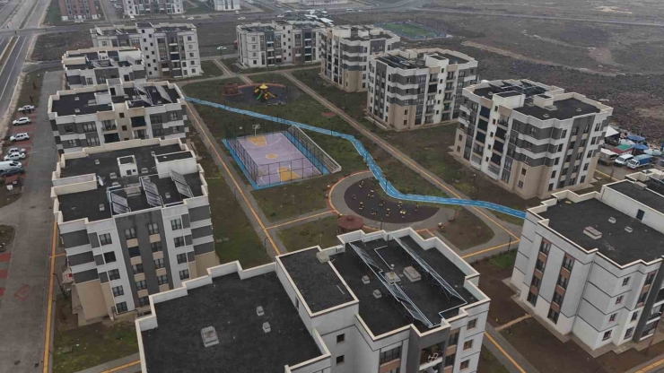 Depremzedenin Evine Misafir Olan Vatandaş: "yurt Dışında Bu Kadar Konutun Bu Kadar Kısa Sürede Yapılmasına İnanılmıyor’’