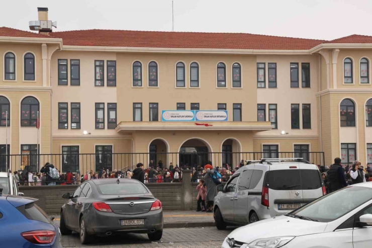 Depremzedenin Evine Misafir Olan Vatandaş: "yurt Dışında Bu Kadar Konutun Bu Kadar Kısa Sürede Yapılmasına İnanılmıyor’’