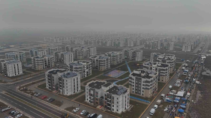 Depremzedenin Evine Misafir Olan Vatandaş: "yurt Dışında Bu Kadar Konutun Bu Kadar Kısa Sürede Yapılmasına İnanılmıyor’’