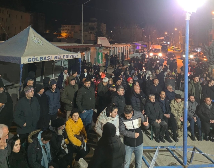 Gölbaşı’nda Deprem Şehitleri Gözyaşlarıyla Anıldı