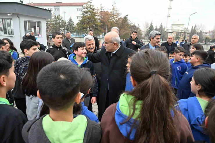 Başkan Er, İnönü Ortaokulu’na Konuk Oldu