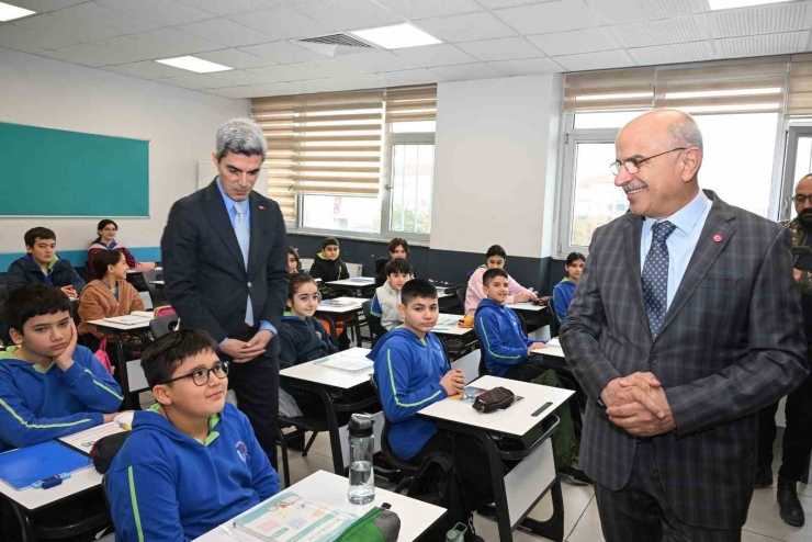 Başkan Er, İnönü Ortaokulu’na Konuk Oldu