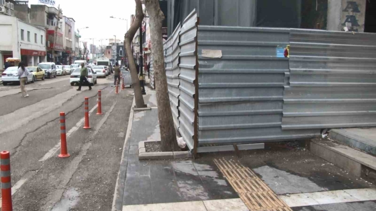 Kaldırım İşgalleri Vatandaşlara Pes Dedirtiyor