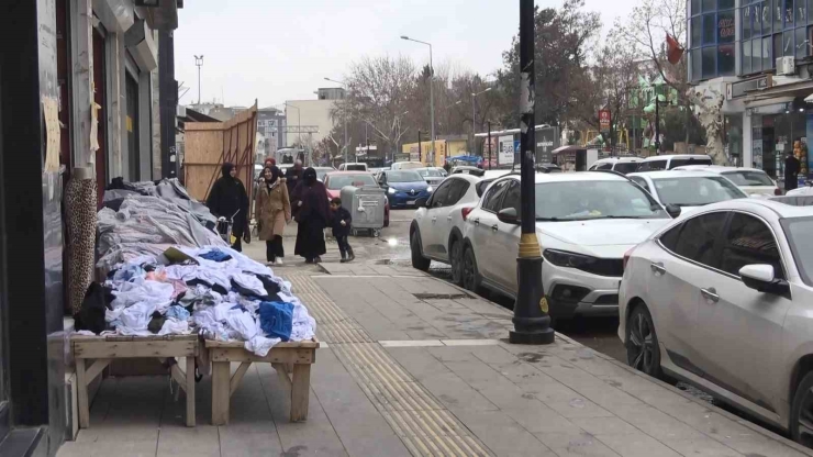 Kaldırım İşgalleri Vatandaşlara Pes Dedirtiyor