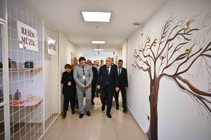 Yeşilay Rehabilitasyon Merkezi, 40 Yatakla Hizmet Veriyor