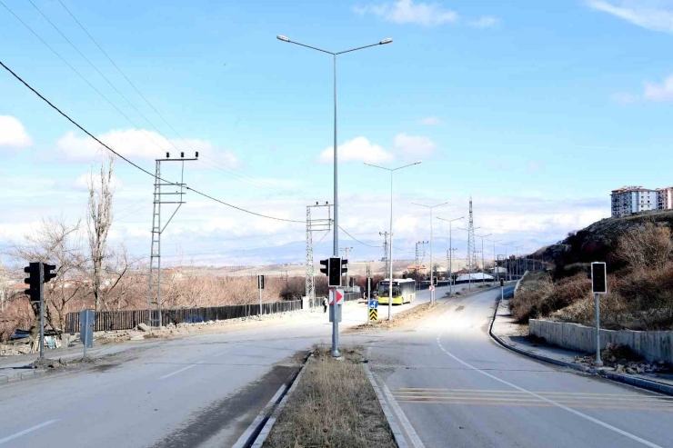 Büyükşehir Belediyesinden Trafikte Yaşanan Sorunlara Neşter
