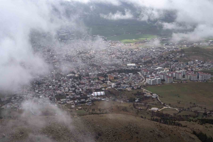 Makam Dağı’ndan Sis Altında Kalan Ergani Görüntülendi