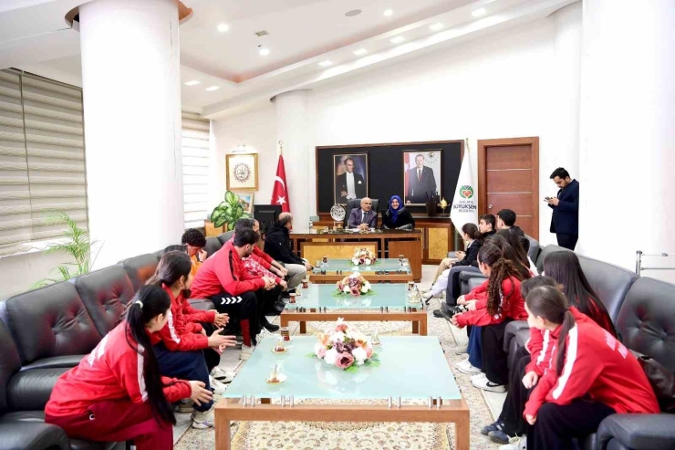 Başkan Er: "malatya’nın Her Yerinde Spor Tesisi Olacak"