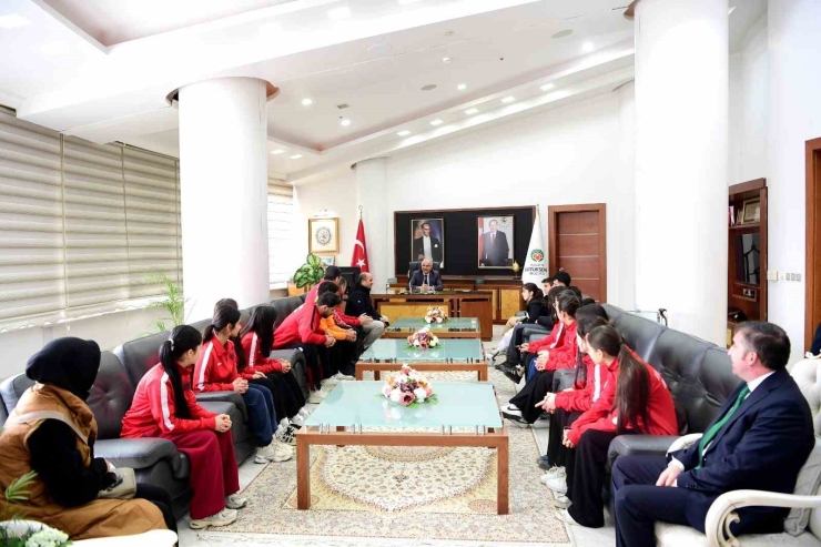 Başkan Er: "malatya’nın Her Yerinde Spor Tesisi Olacak"