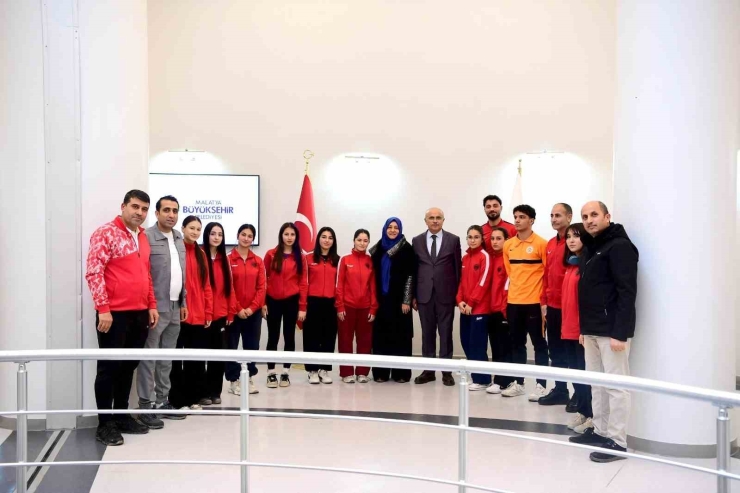 Başkan Er: "malatya’nın Her Yerinde Spor Tesisi Olacak"