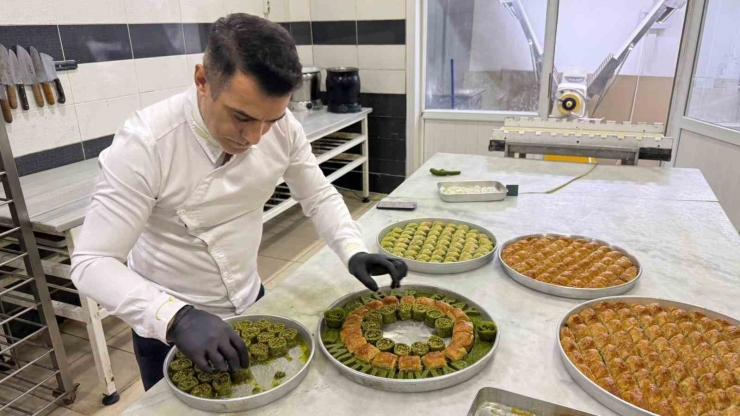 Nişan Ve Kız İstemelerinde Yeni Trend: Baklava Tepsisi