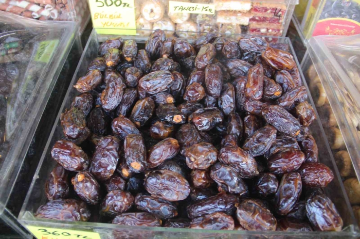 Şanlıurfa’da Tarihi Çarşıda Ramazan Yoğunluğu