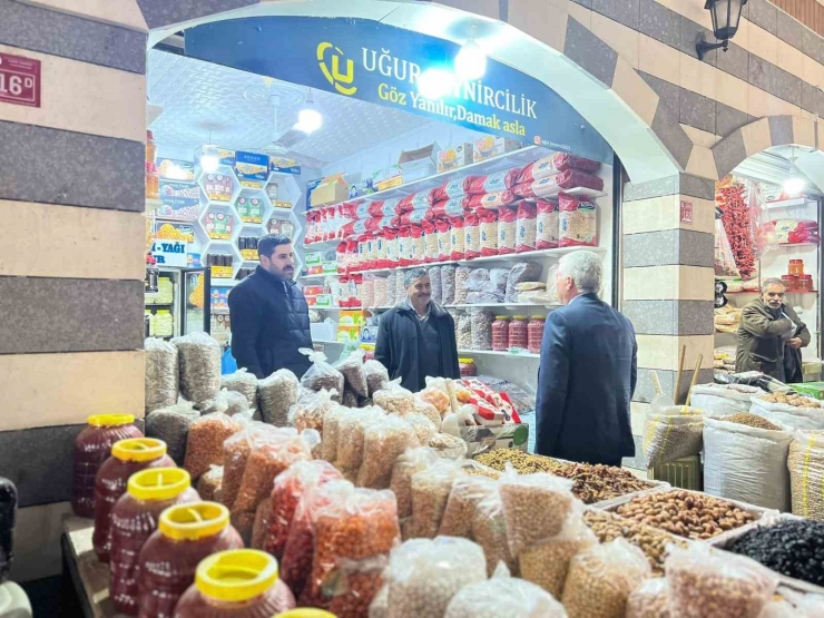 Başkan Karamehmetoğlu, Esnaf Ve Vatandaşlarla Bir Araya Geldi