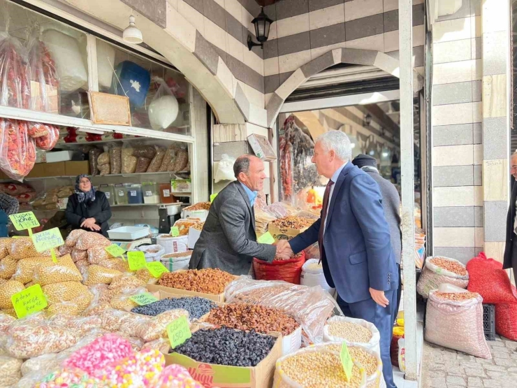 Başkan Karamehmetoğlu, Esnaf Ve Vatandaşlarla Bir Araya Geldi