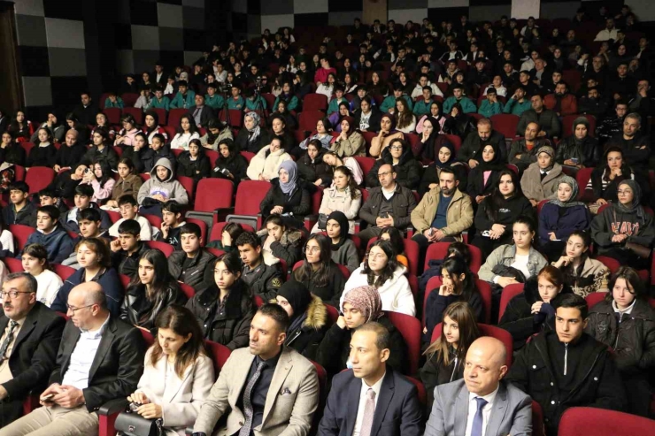 Diyarbakır’da Mesleki Ve Teknik Eğitimde Girişimcilik Semineri