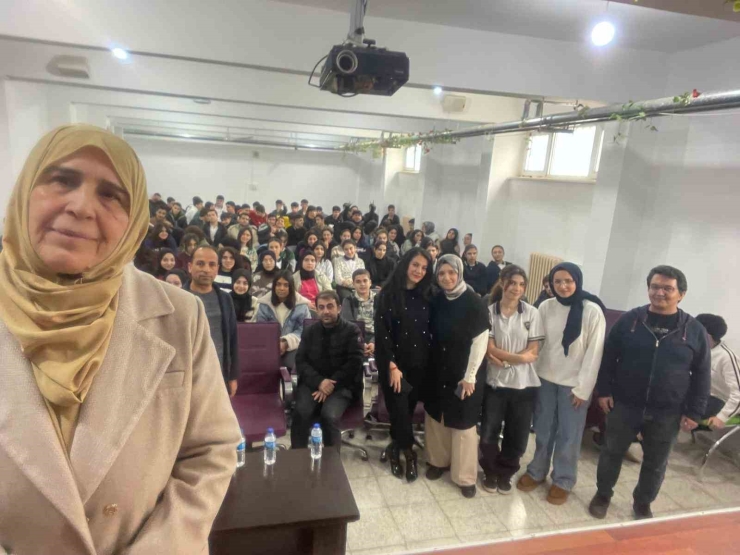 Yazar Naşide Can, Çermik Fen Lisesinde Konferans Verdi