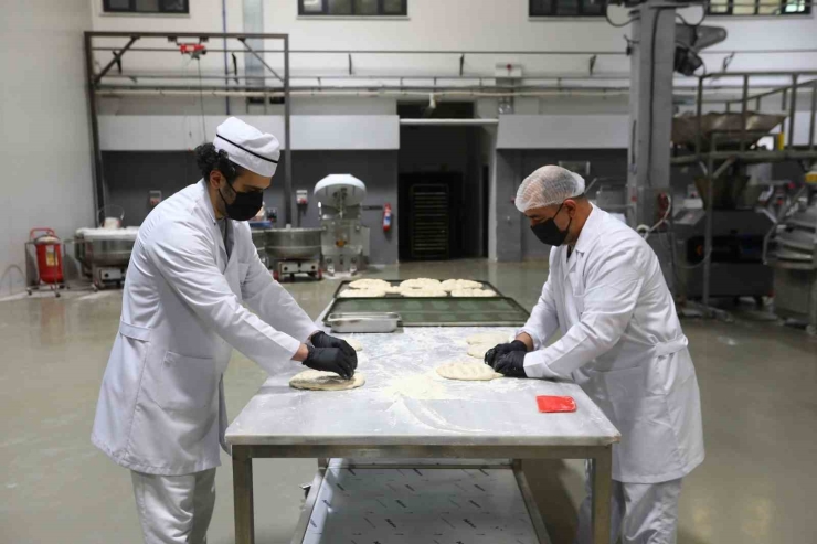 Ramazan Ayının Simgesi Pideler, Haydi Ekmek Büfelerinde Satışta Olacak